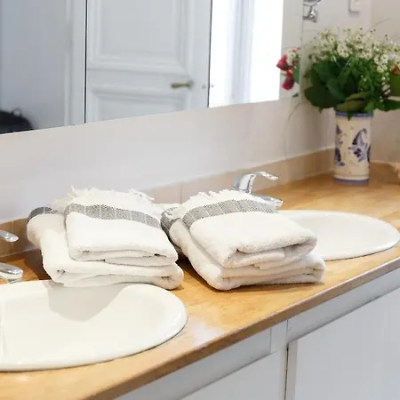 Family - Mon - Close Need- Cosy Modern & Comfort - Free Travel Guide Appartamento Parigi