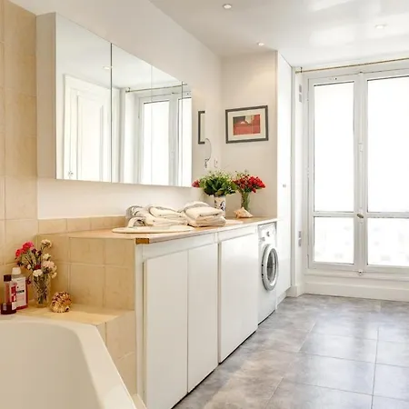 Appartamento Family - Mon - Close Need- Cosy Modern & Comfort - Free Travel Guide *