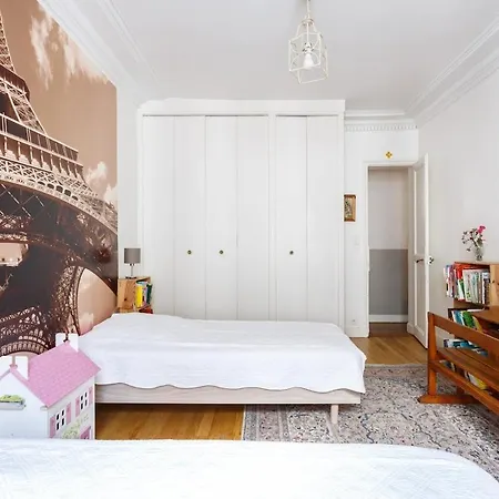 Family - Mon - Close Need- Cosy Modern & Comfort - Free Travel Guide