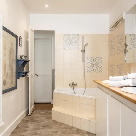 Family - Mon - Close Need- Cosy Modern & Comfort - Free Travel Guide