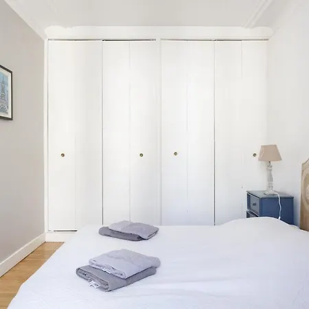Family - Mon - Close Need- Cosy Modern & Comfort - Free Travel Guide 아파트 파리