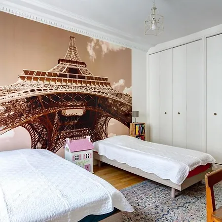 Family - Mon - Close Need- Cosy Modern & Comfort - Free Travel Guide 파리